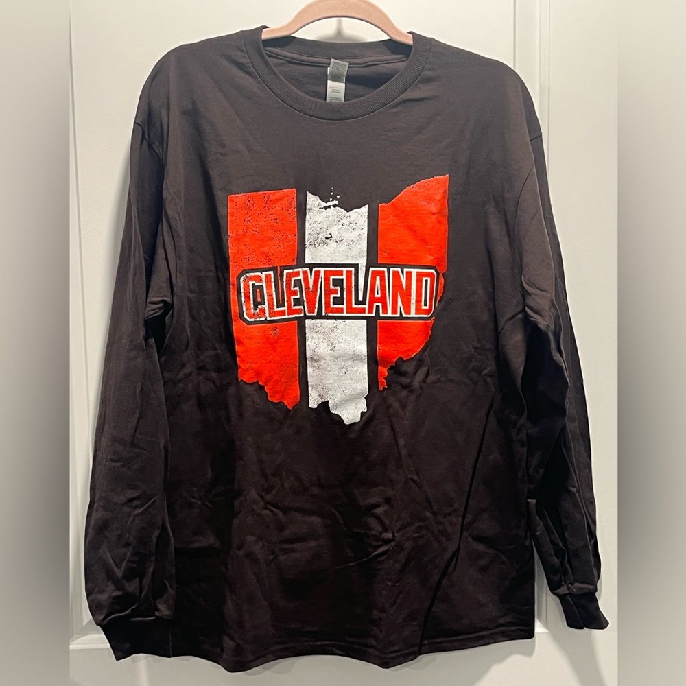 Gildan Men's Cleveland Browns Long Sleeve T-Shirt – Large
